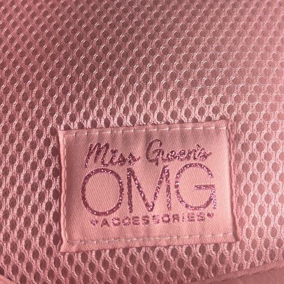 Toddler kitty 🐈⬛ fuzzy backpack 🎒 with front zipper and adjustable straps - Picture 4 of 4